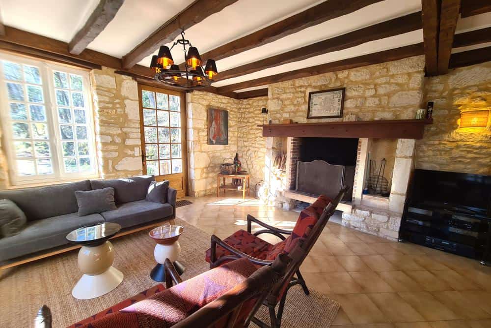 Intérieur chaleureux de La Combe de la Dame